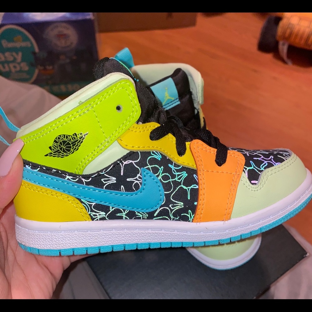 Jordan 1 Mid